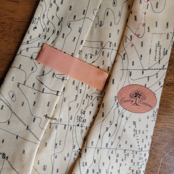 NWOT Tommy Bahama 100% Silk Mens Tie Yellow Blue Kiteboarding Map Travel - Picture 4 of 6